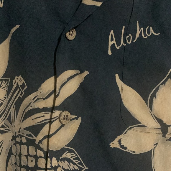 Hilo Hattie silk Hawaiian button down shirt - Picture 4 of 6